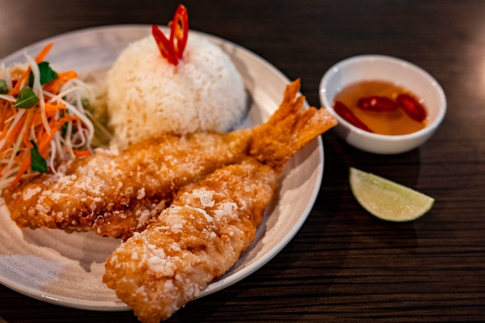 Crispy fried prawns with rice and dipping sauce